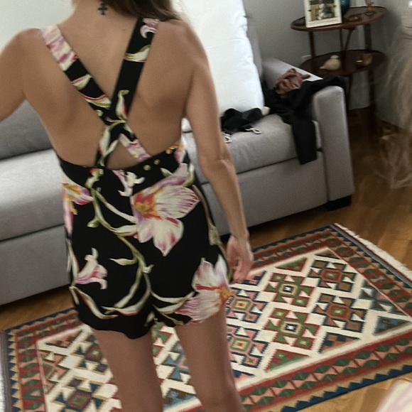 Flynn Skye tropical romper, Size 2, adjustable straps, zipper in back - Picture 5 of 5